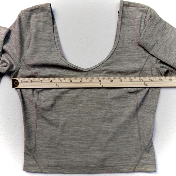 Lululemon Cropped Long Sleeve Top Gray V-Neck - Picture 9 of 9